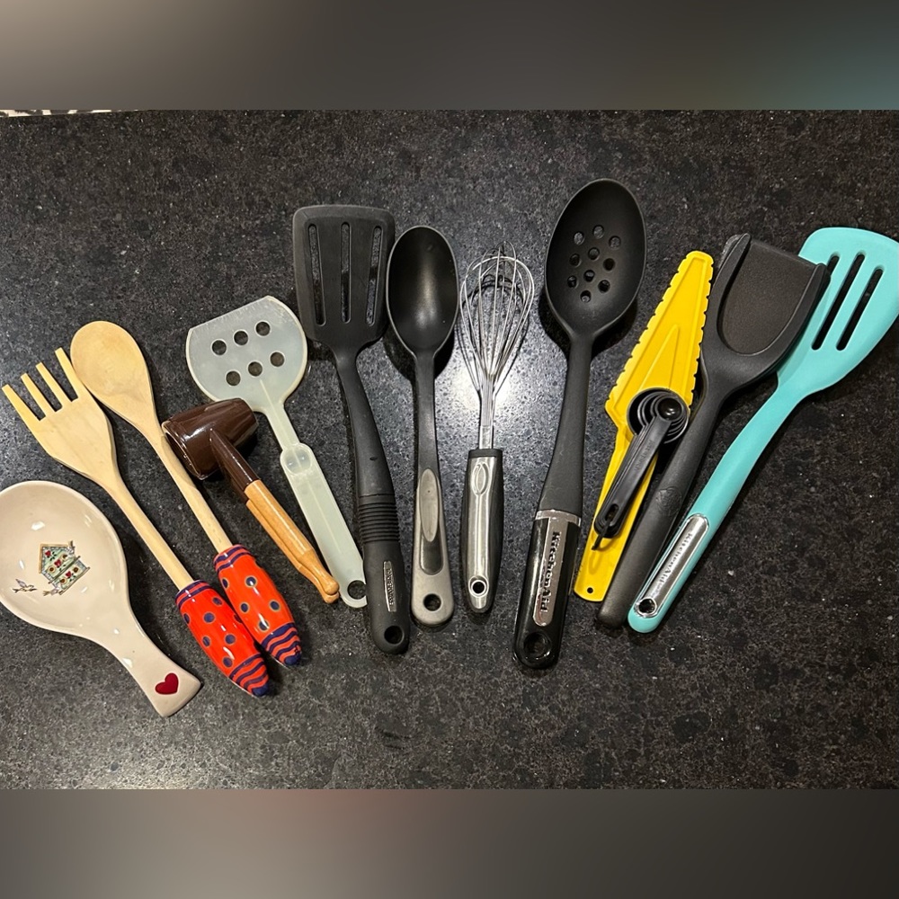 Thirteen Piece Household Utencils